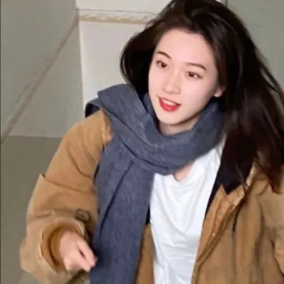 一杯咖啡与新穿的鞋子